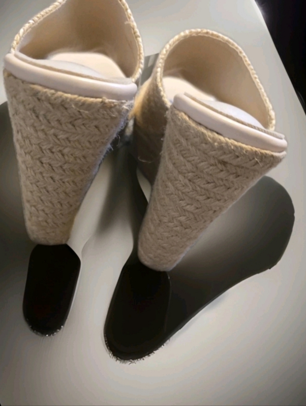 C D Vogue woven raffia platform mules, featuring a distinctive zigzag-patterned. - Picture 4 of 5